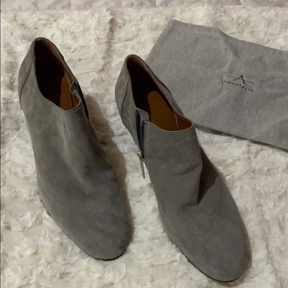 Aquatalia booties in Gray